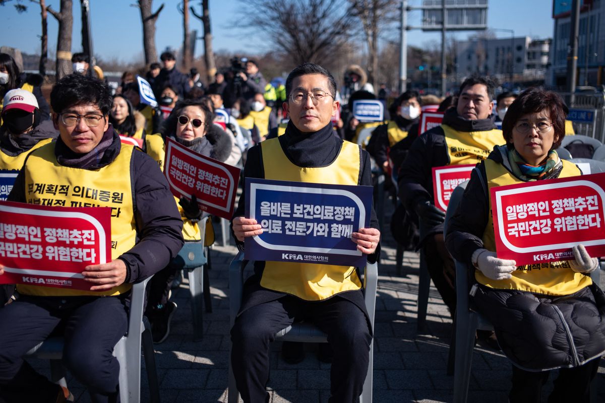 Dél-Koreában tömegesen mondanak fel a tiltakozó rezidens orvosok, orvos, Dél-Korea, felmondás, Koreaorvos, 2024