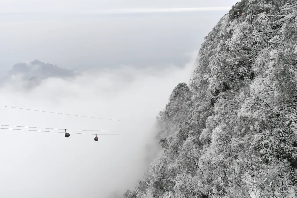 Kína, Tienmen Shan felvonó, 2024., 
 Snow scenery of Tian Men Mountain China Chinese Hunan Snow Tianmen Zhangjiajie NEWSSHOT 