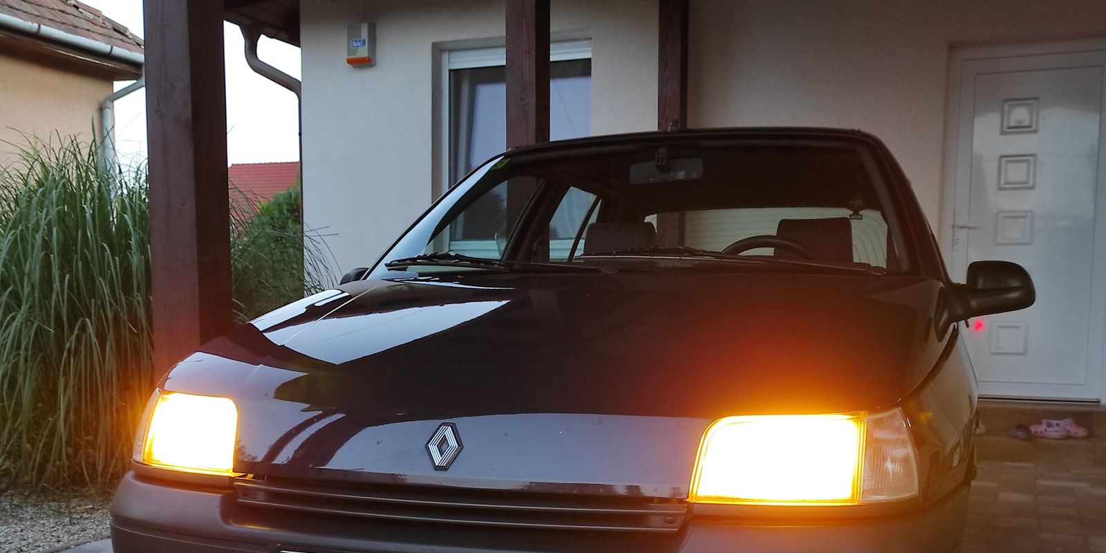 The country's first OT license plate Renault Clio was a true love project