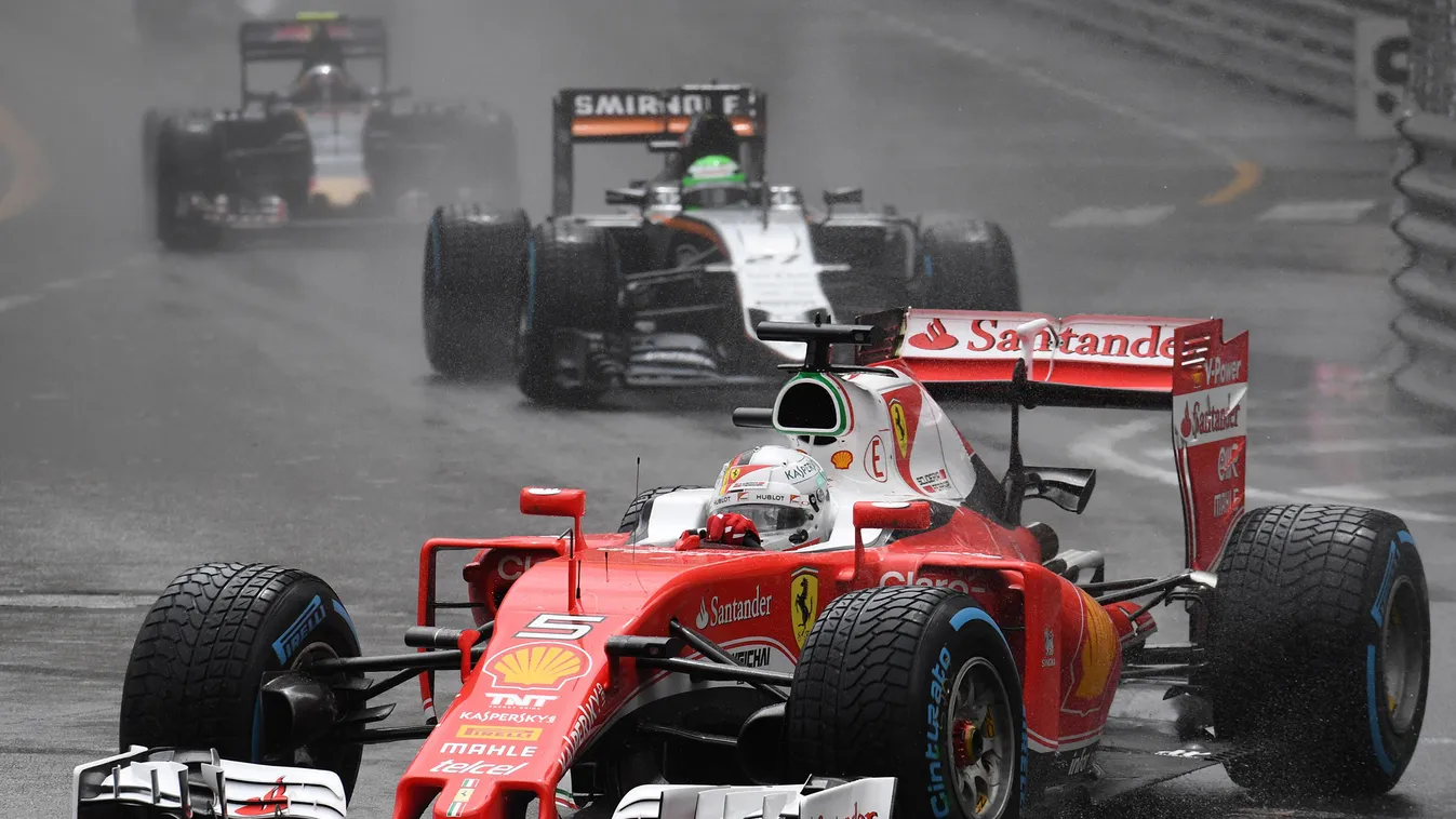 Vettel már korán lecserélte a rendes esőgumikat 