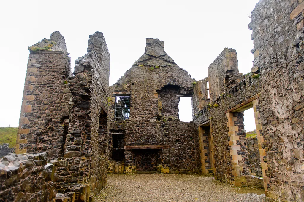 Dunluce, kastély,lerombolt középkori kastély Észak-Írország