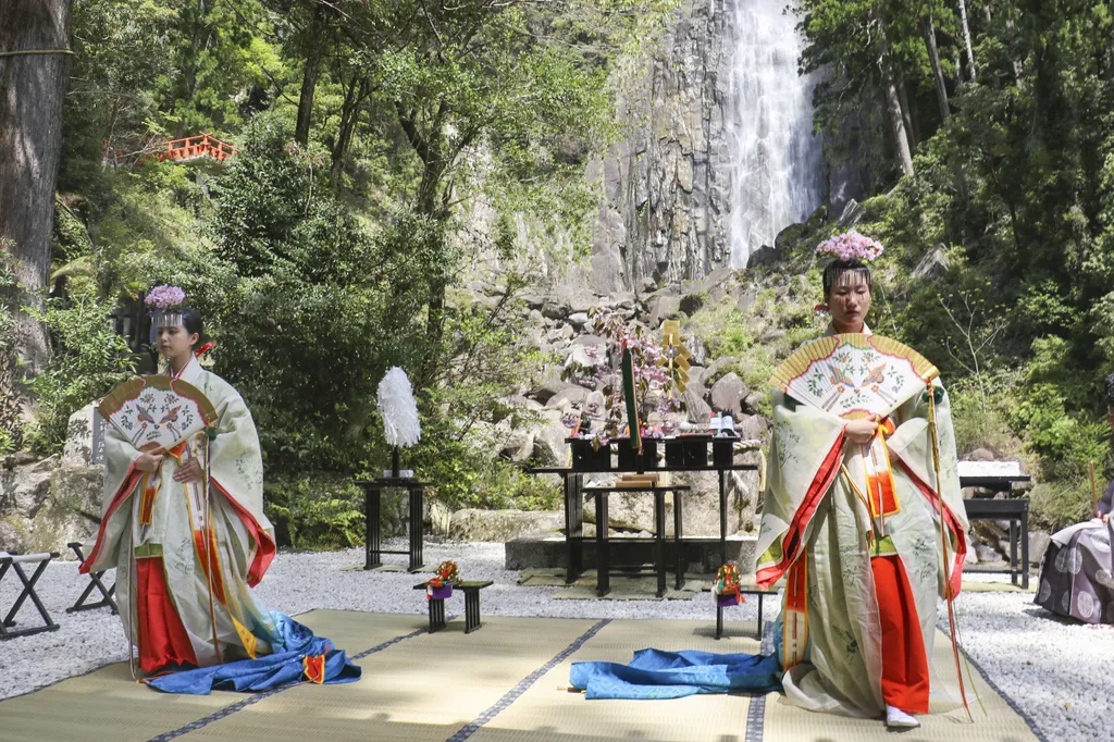 Különleges látvány Japán egyik legmagasabb, 133 méteres vízesése, Nachi Falls, NachiFalls, vízesés