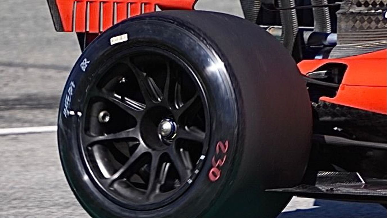 Forma-1, Pirelli, prototípus, 2022, Ferrari, teszt, Jerez 