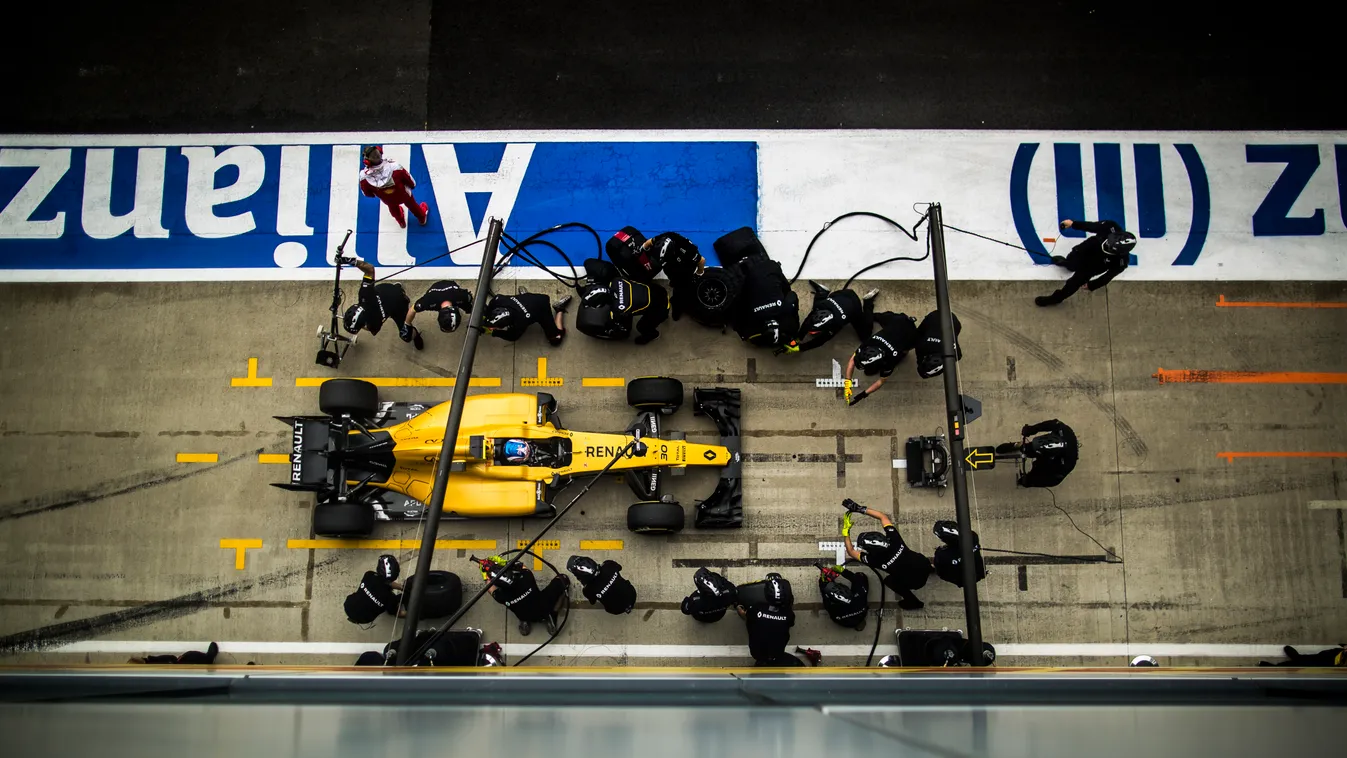 Forma-1, Jolyon Palmer, Renault Sport Racing, Brit Nagydíj, bokszkiállás 