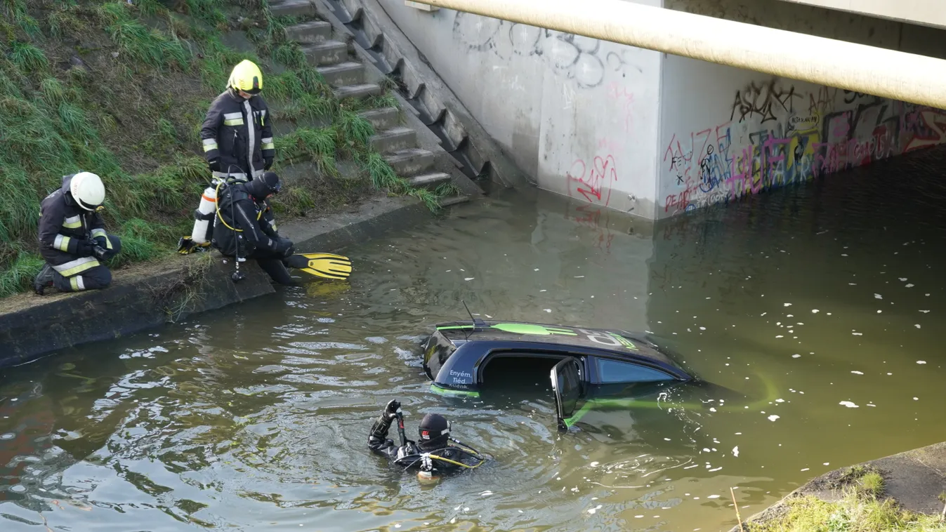Budapest, 2023. december 17., autó zuhant a patakba, III. kerület 