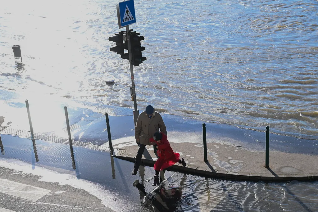 duna, folyó, áradás, víszszint emelkedés, Budapest, Vének, magyarorszár, árvíz, 2023. 12. 27. 