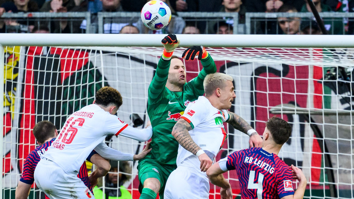 Gulácsi megint kezdett, óriási botrány Schäferék meccsén
