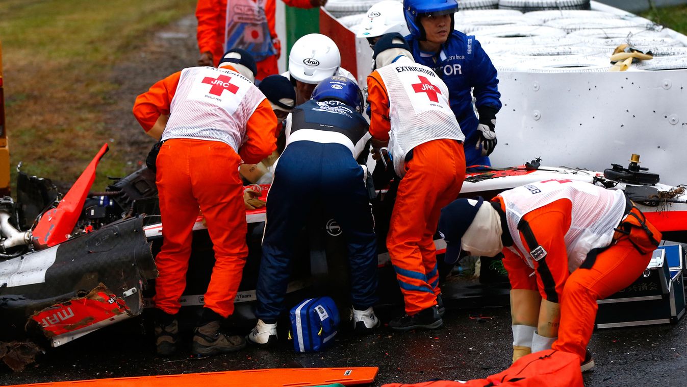 F1 Grand Prix of Japan topics|topix|bestof|toppics|toppix|topics|topix|bestof|toppics|t SUZUKA, JAPAN - OCTOBER 05:  Jules Bianchi of France and Marussia receives urgent medical treatment after crashing during the Japanese Formula One Grand Prix at Suzuka