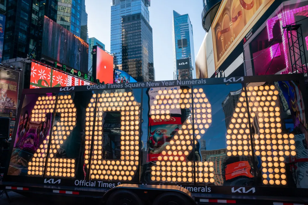 kívánságok, újévi fogadalmak, New York, szilveszter, 2024 