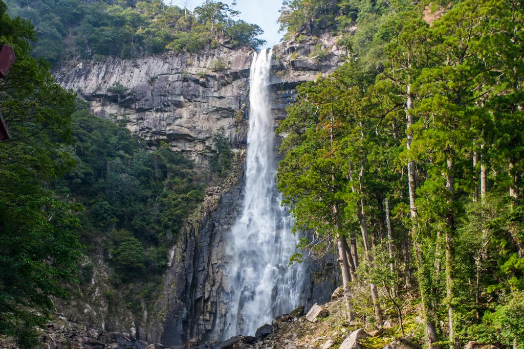 Különleges látvány Japán egyik legmagasabb, 133 méteres vízesése, Nachi Falls, NachiFalls, vízesés