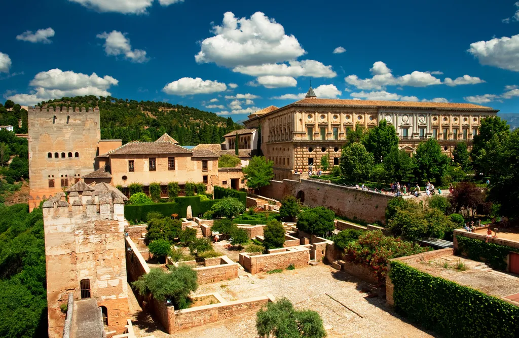 Alhambra, Granada, Spanyolország, erőd, palota, mór 