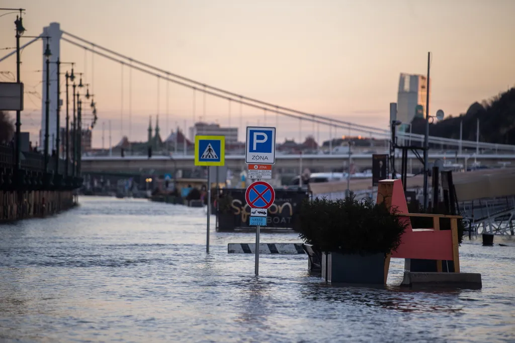 duna, folyó, áradás, víszszint emelkedés, Budapest, Vének, magyarorszár, árvíz, 2023. 12. 27. 