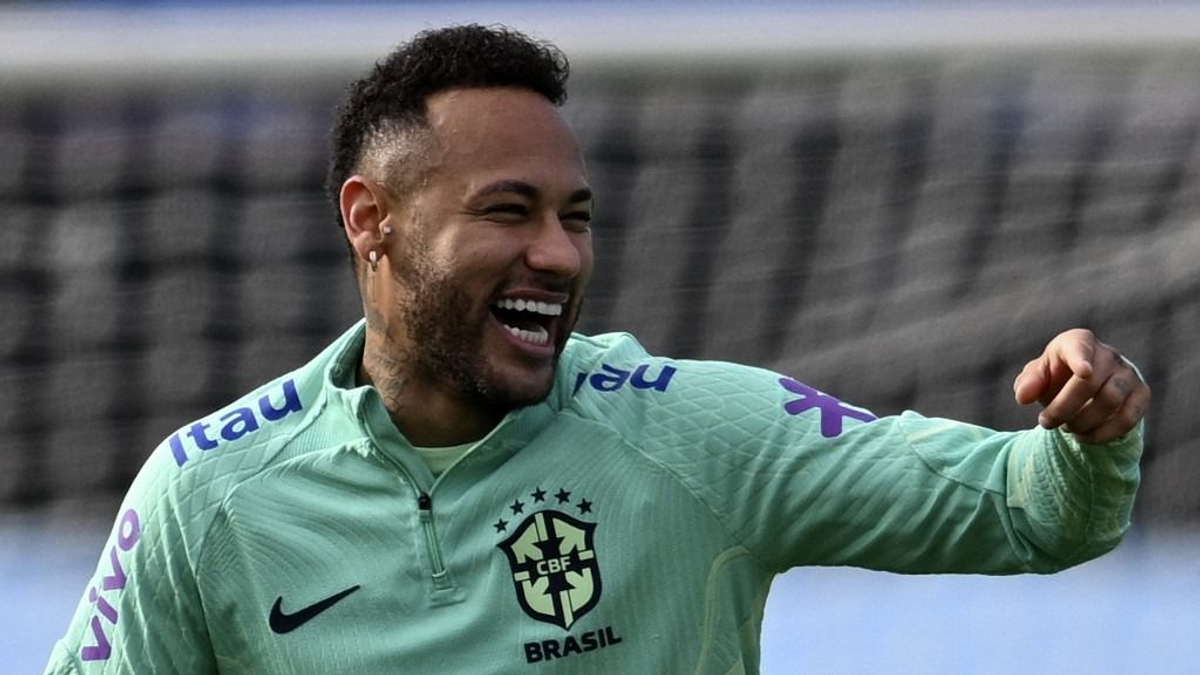 Megmutatta legújabb luxusautóját Neymar - fotó