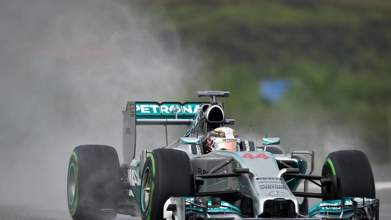 Forma-1, Lewis Hamilton, Mercedes, Malajziai Nagydíj, eső 
