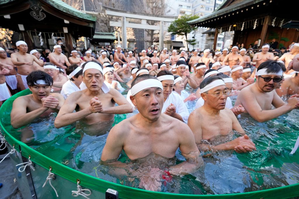 Újévi jeges fürdő Japánban, galéria, 2024 