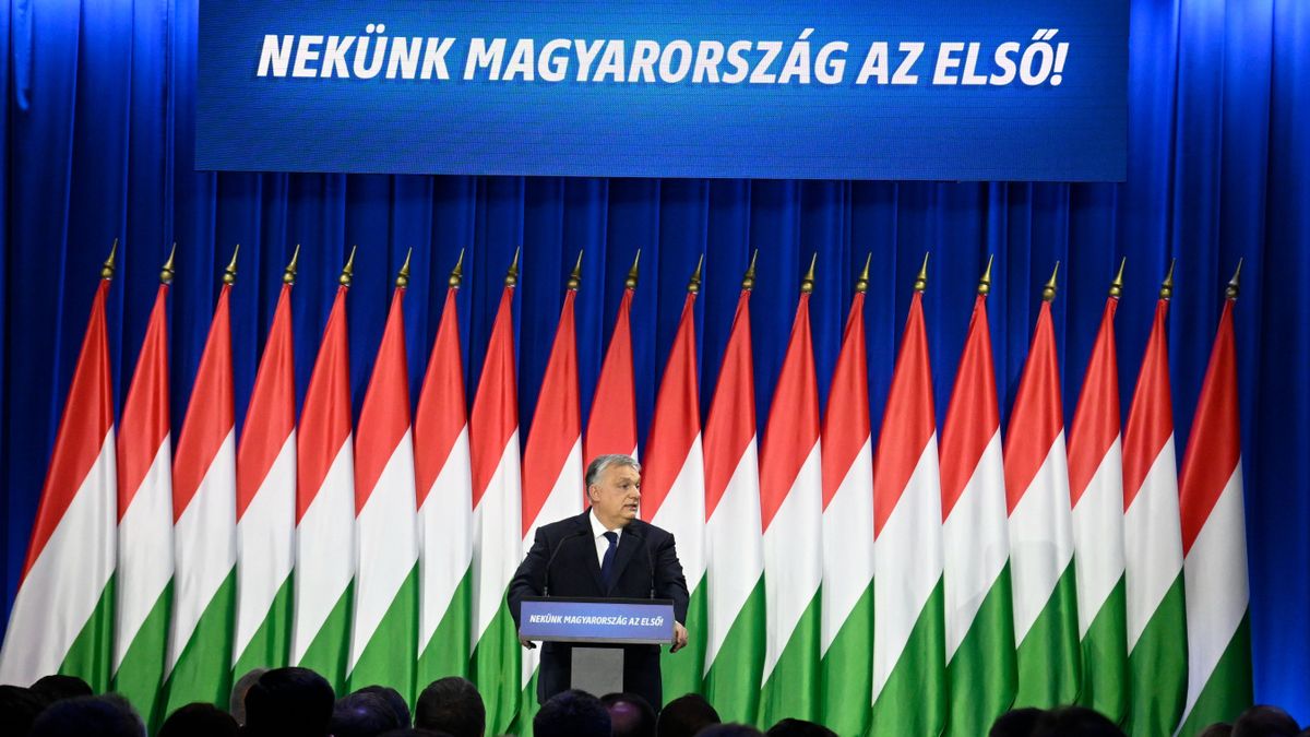 A miniszterelnöki rádióinterjú percről percre
