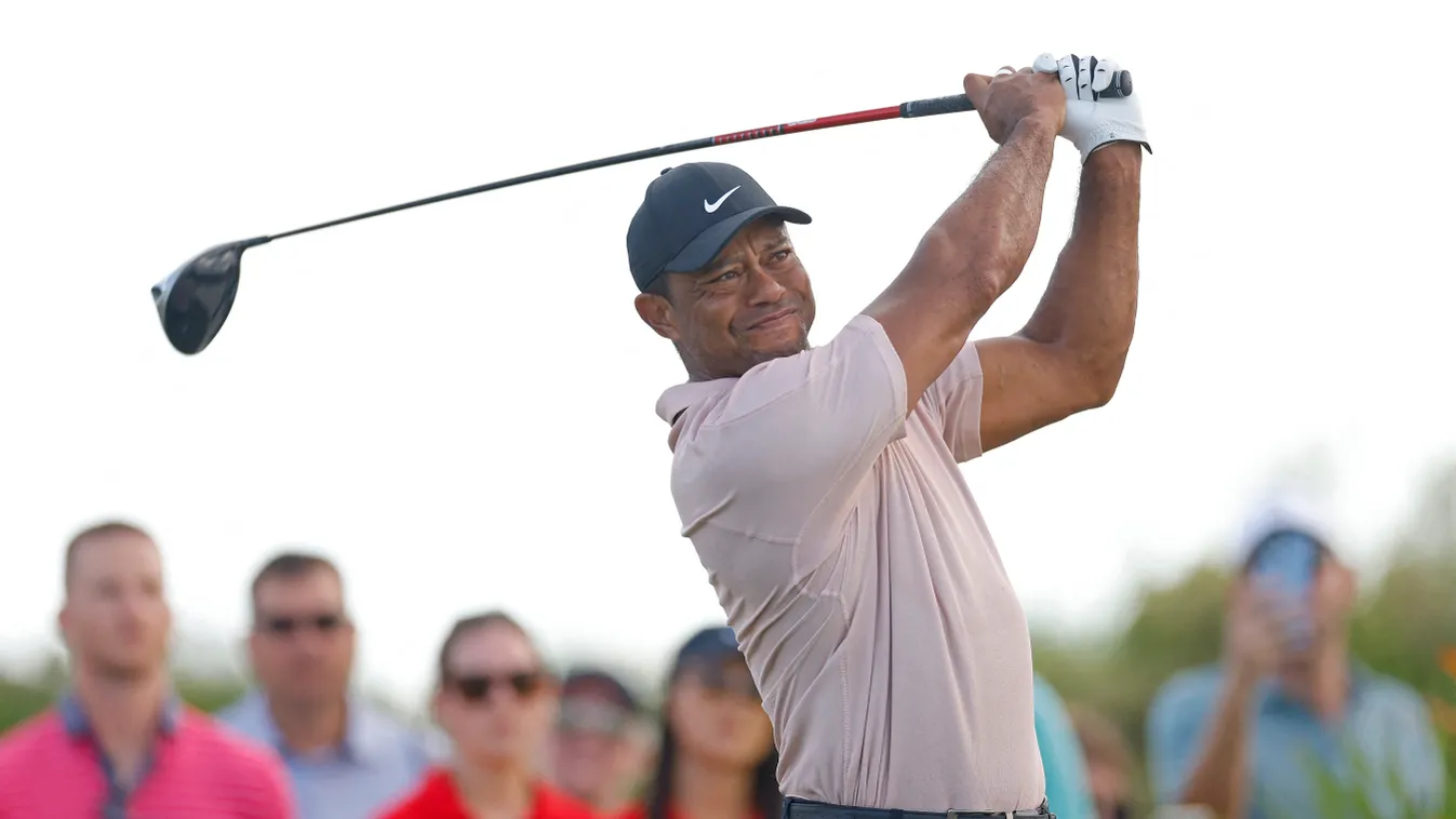 Hero World Challenge - Round One GettyImageRank1 People Waist Up USA Bahamas One Person Sports Activity Tee - Sports Equipment Taking a Shot - Sport Incidental People Photography Tiger Woods Fifteenth US PGA Tour Round One World Challenge Nassau Topix Bes