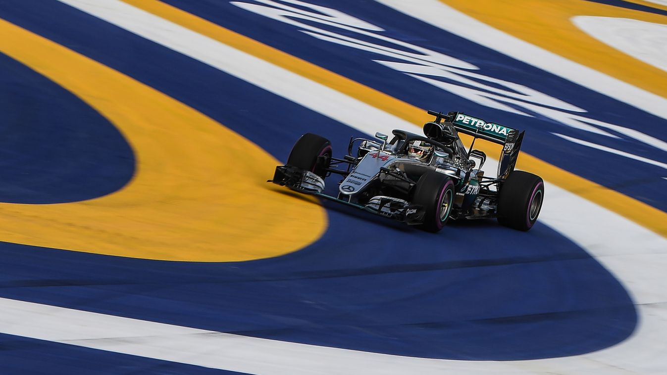 Forma-1, Lewis Hamilton, Mercedes, Szingapúri Nagydíj, kicsúszás 
