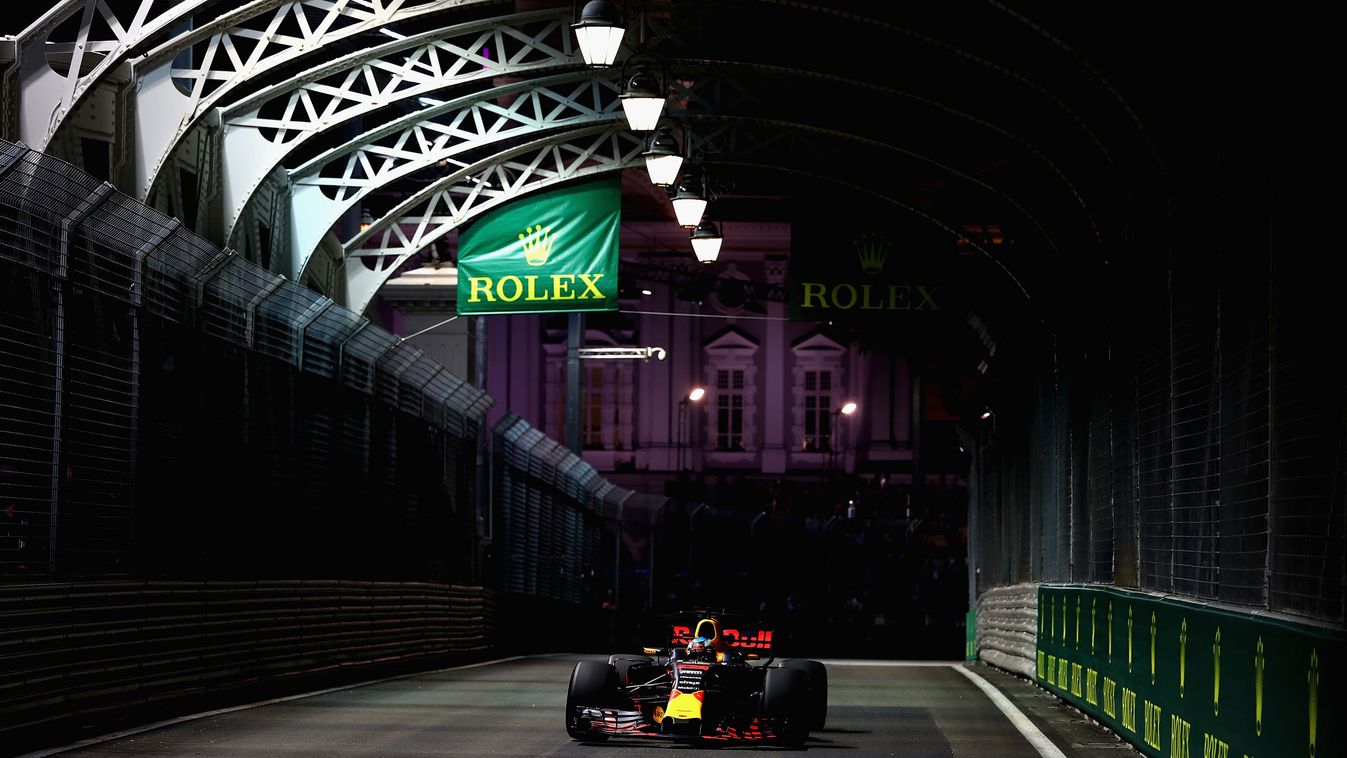 F1 Grand Prix of Singapore - Practice P-20170915-00849 SINGAPORE - SEPTEMBER 15: Daniel Ricciardo of Australia driving the (3) Red Bull Racing Red Bull-TAG Heuer RB13 TAG Heuer on track during practice for the Formula One Grand Prix of Singapore at Marina
