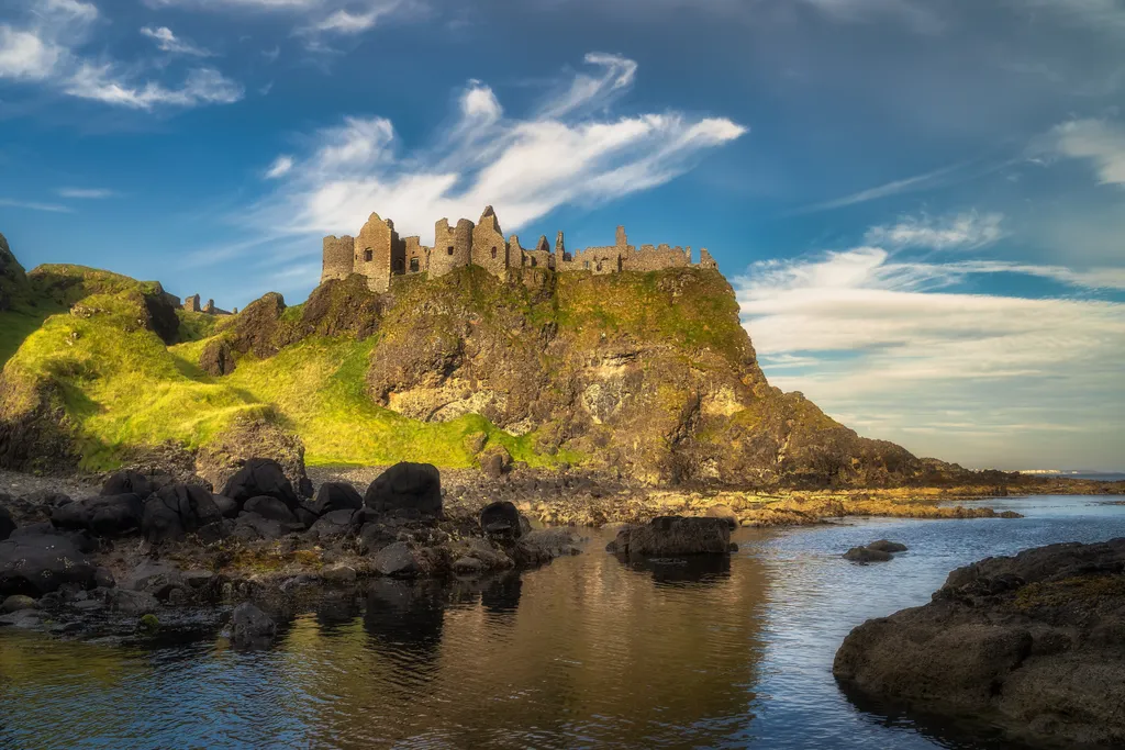 Dunluce, kastély,lerombolt középkori kastély Észak-Írország
