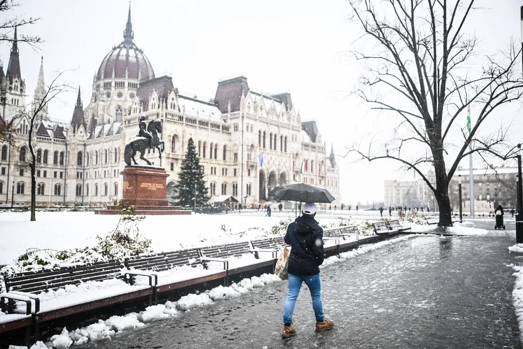 hó, hóesés, havazás, tél, december, időjárás, Budapest, 2023.12.07. 