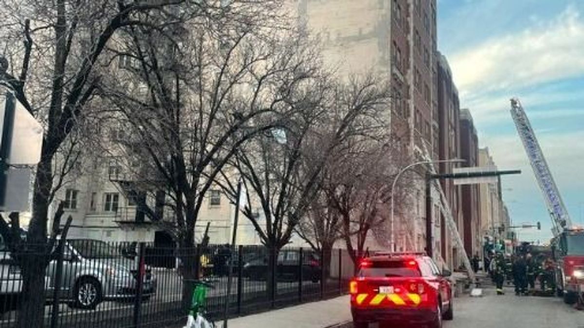 Tűz ütött ki egy chicagói lakóépületben, többen súlyosan megsérültek - videó