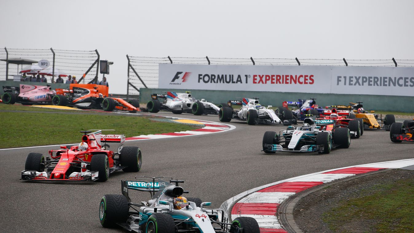 Forma-1, Lewis Hamilton, Mercedes-AMG Petronas, Sebastian Vettel, Scuderia Ferrari, Kínai Nagydíj rajt 