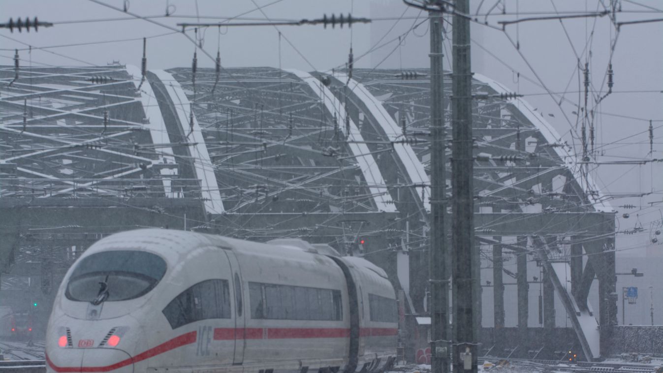 Snow In Cologne cologne deutchland koeln nur photo weather yingphotography yingtang ICE express train Cologne Central Station snow day January 17 2024 Ying Tang NurPhoto photography public transport Deutsche Bahn high-speed train travel infrastructure rai