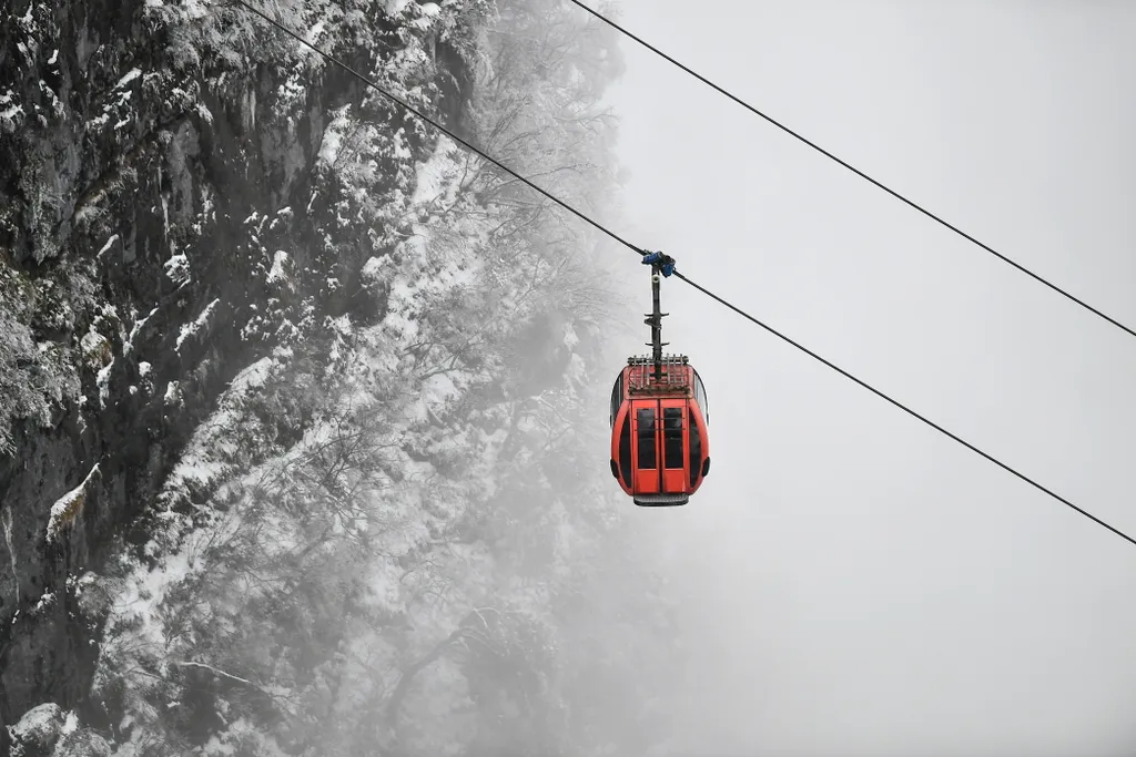 Kína, Tienmen Shan felvonó, 2024., 
 Snow scenery of Tian Men Mountain China Chinese Hunan Snow Tianmen Zhangjiajie NEWSSHOT 