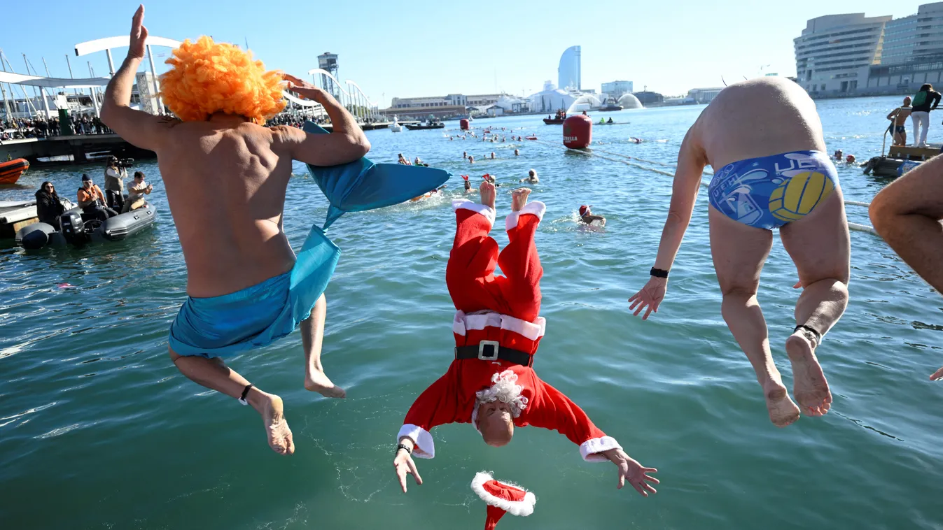 úszóversenyen Barcelona jelmez Mikulás  - Christmas Horizontal tradition TOPSHOTS OFFBEAT 