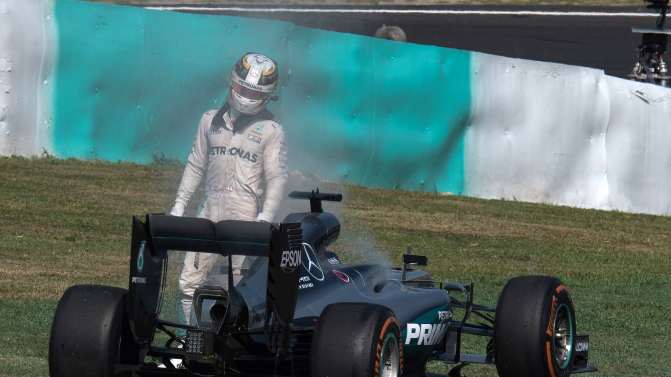 Forma-1, Lewis Hamilton, Mercedes, Malajziai Nagydíj, kiesés, motor 