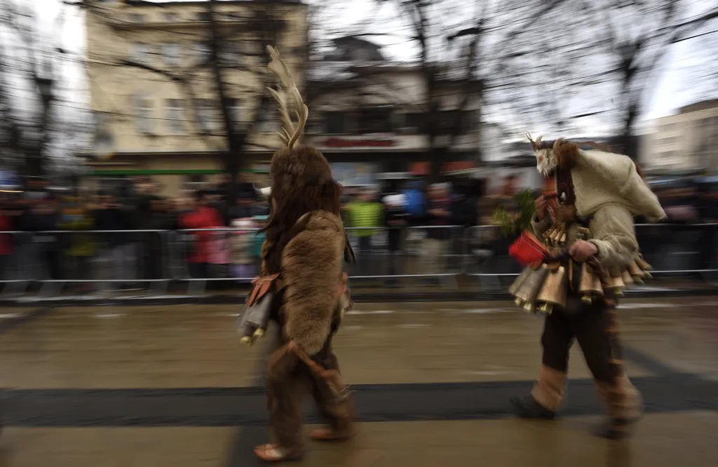 kukeri, Maszkos, farsangi jelmezes hagyományőrző, évköszöntő felvonulás, Bulgária, 2024., 