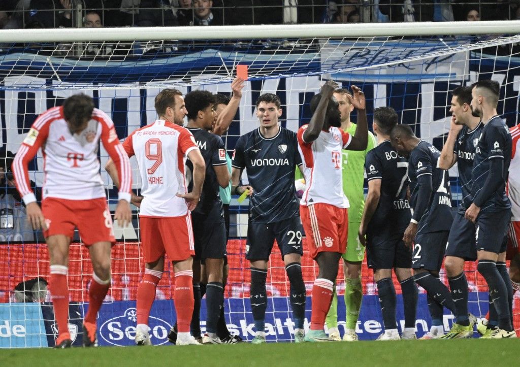 Dayot Upamecano, piros lap, Bayern München