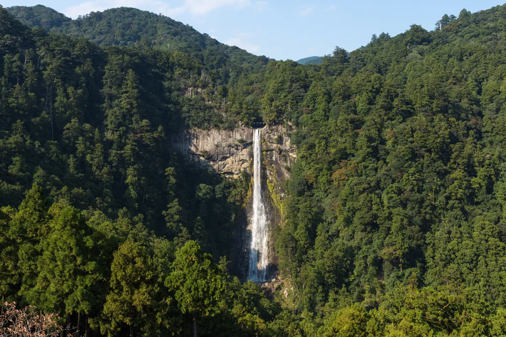 Különleges látvány Japán egyik legmagasabb, 133 méteres vízesése, Nachi Falls, NachiFalls, vízesés