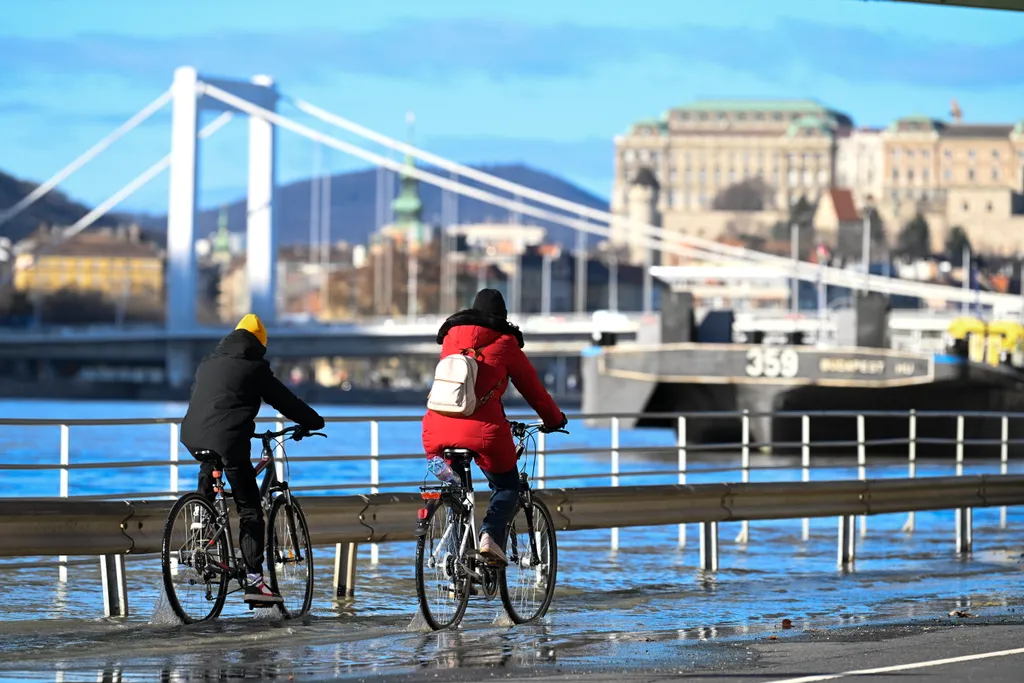 duna, folyó, áradás, víszszint emelkedés, Budapest, Vének, magyarorszár, árvíz, 2023. 12. 27. 