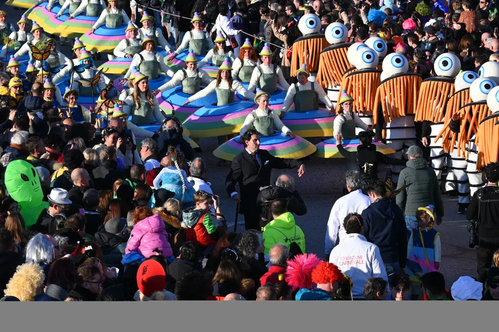 Viareggio-i felvonulás, Viareggio, karnevál, felvonulás , 2024., 
 Viareggio,Italy VIAREGGIO CARNIVAL 2024 opening NEWSSHOT 