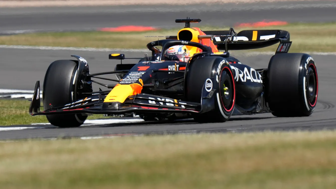 VERSTAPPEN, Max Silverstone, 2023. július 7.
Max Verstappen, a Red Bull holland versenyzője a Forma-1-es autós gyorsasági világbajnokság Brit Nagydíjának első szabadedzésén a silverstone-i pályán 2023. július 7-én. A futamot július 9-én rendezik.
MTI/AP/L