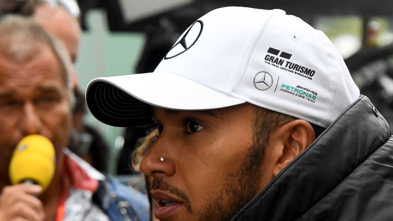 687715889 auto-f1 auto Horizontal Mercedes' British driver Lewis Hamilton speaks to the press after crashing during the Brazilian Formula One Grand Prix Q1 qualifying session at the Interlagos circuit in Sao Paulo, Brazil, on November 11, 2017.  / AFP PHO