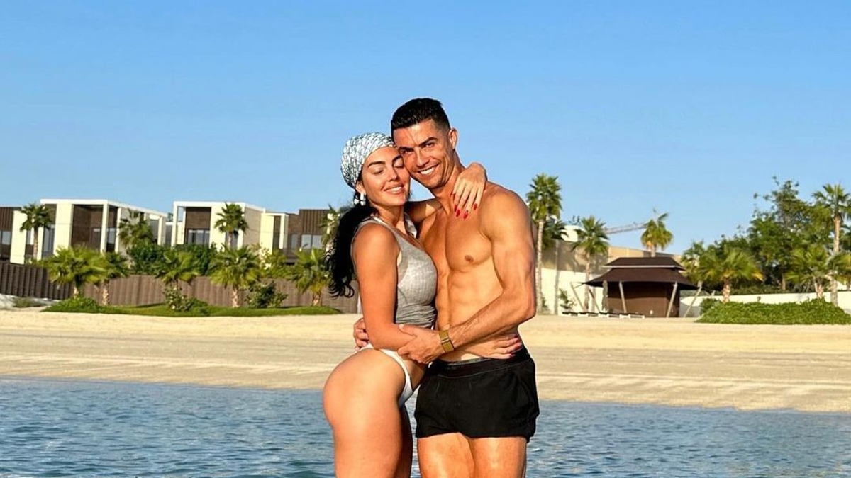 Eltűnt Cristiano Ronaldo barátnőjének gömbölyű feneke