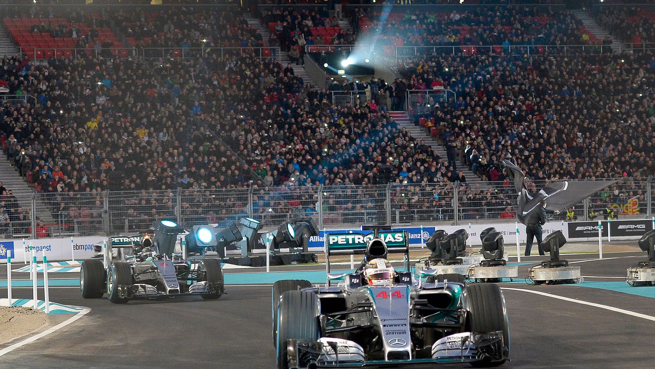 Forma-1, Lewis Hamilton, Nico Rosberg, Mercedes AMG Petronas, Mercedes-Benz Stars&Cars, Mercedes-Benz Arena, Stuttgart 