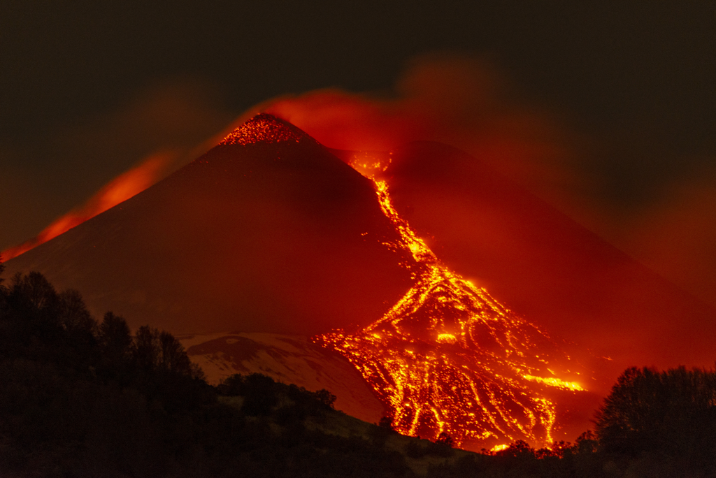 Etna, Olaszország, vulkán, vulkánkitörés, láva, 2023.12.03., Catania, 