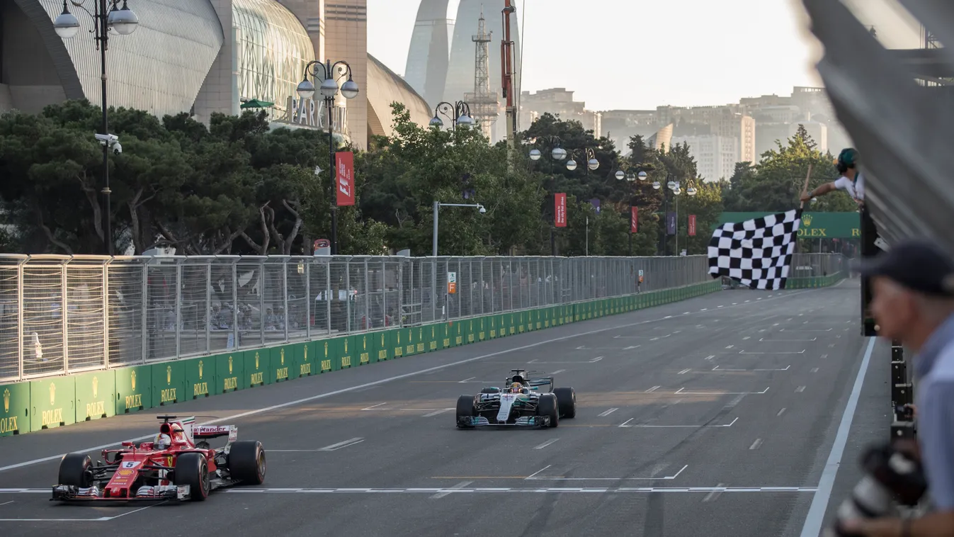 Forma-1, Sebastian Vettel, Ferrari, Lewis Hamilton, Mercedes, Azeri Nagydíj 2017, kockás zászló 