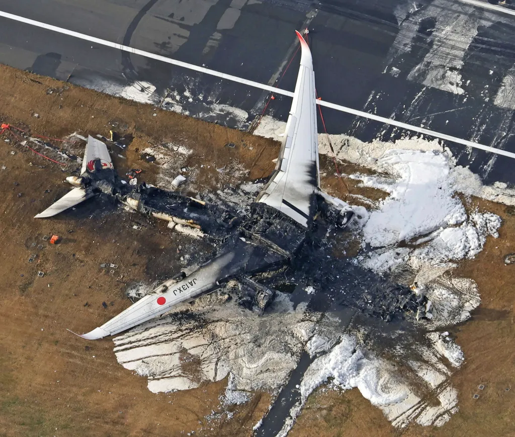 Két repülőgép ütközött a tokiói Haneda repülőtéren, galéria, 2024 