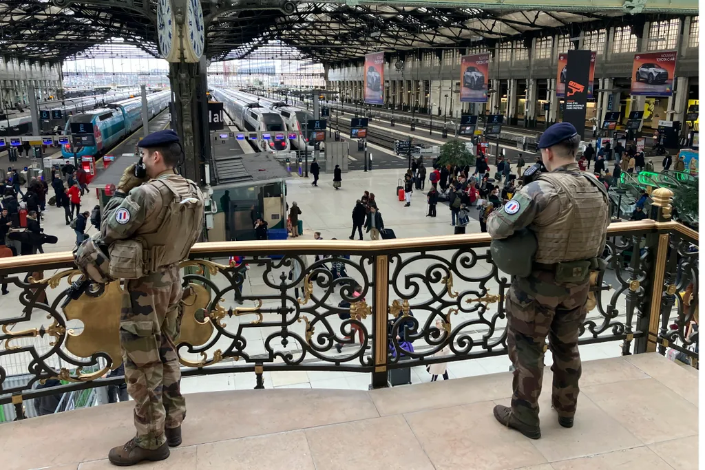 Gare de Lyon , vasútállomás, paris, terrortámadás, késelés, kés, támadás, Párizs, Franciaország, 2024.02.03.,   Az egyik áldozat súlyos sérüléseket szenvedett, és kórházi intenzív ápolásra szolrul. A 32 éves mali szület 