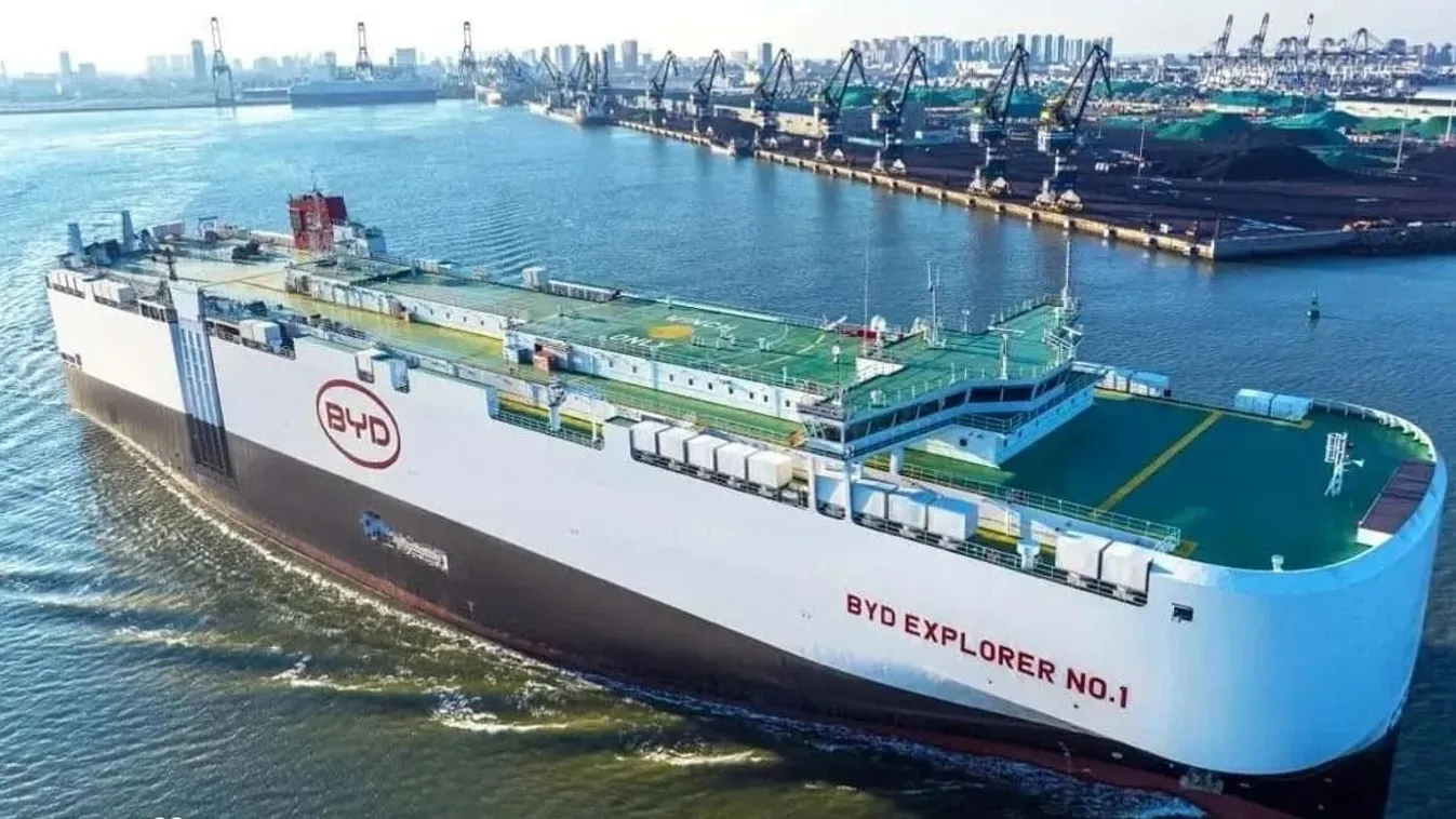 A hatalmas teherhajó, a BYD Explorer No.1., 5000 hajót szállít Európába