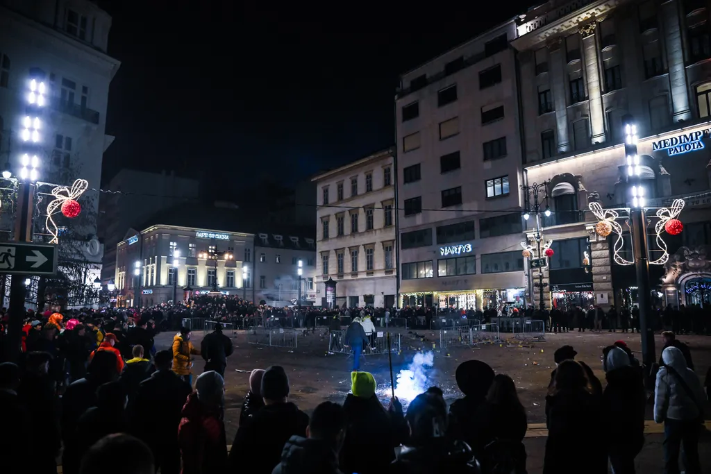 BÚÉK, 2024, szilveszter, este, december, Budapest, szilveszteri buli a Vörösmarty téren 