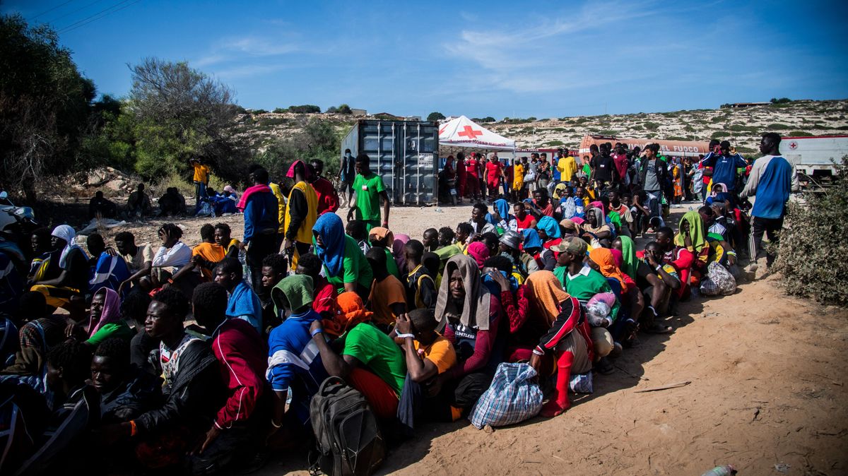 Lampedusa, olaszország, migráns, illegális, embercsempész, 2023, szeptember, rendkívüli 