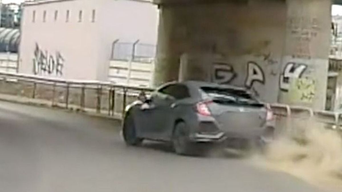 Szabálytalanul előzött a hondás a Keresztúri úton, a padka tanította móresre - videó