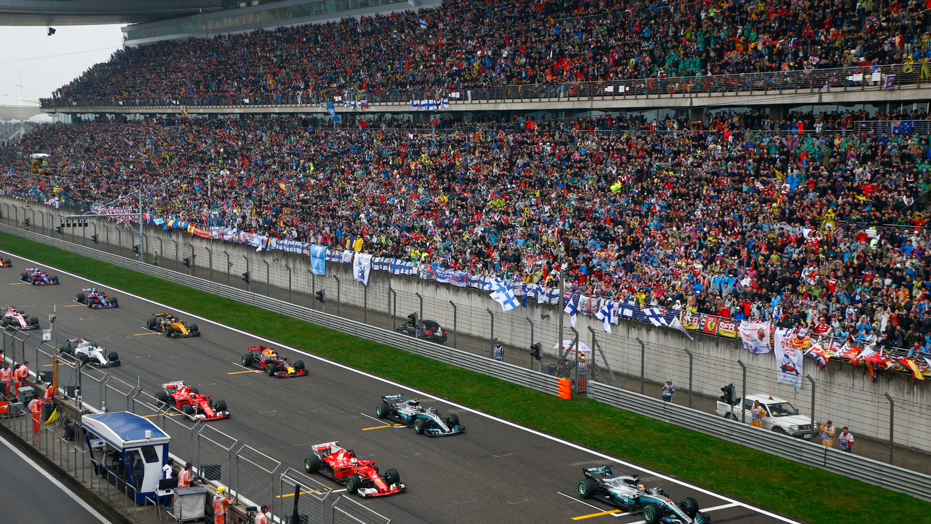 forma-1, Lewis Hamilton, Mercedes-AMG Petronas, Sebastian Vettel, Scuderia Ferrari, Kínai Nagydíj rajt, szurkolók, lelátó 