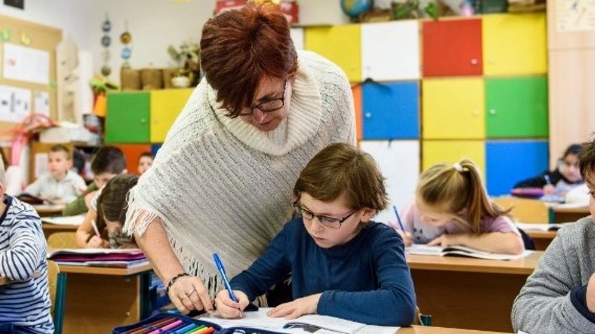 Újabb részletek derültek ki a történelmi mértékű tanári béremelésről - videó